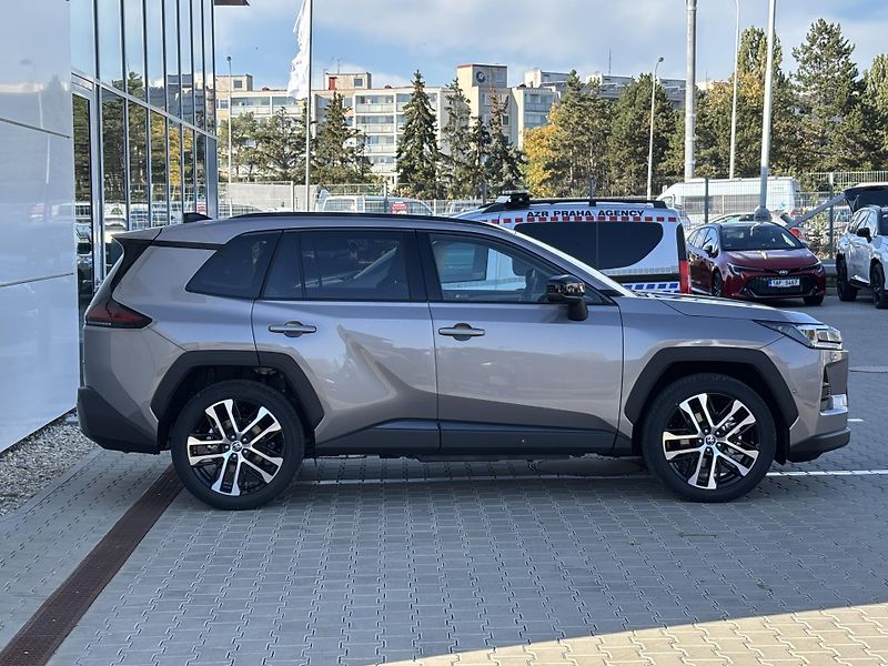 Toyota RAV4 (2026) EXECUTIVE Skyview 2,5 PHEV 4x4 - fotka 13 z 14