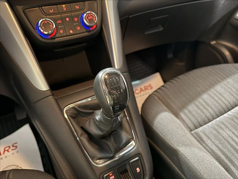 Opel Zafira 1,4   TURBO KAMERA XEN 7 MÍST - fotka 16 z 27