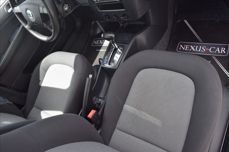 Škoda Fabia 1,4 i 55KW NOVÁ STK AUTOMAT - fotka 23 z 44
