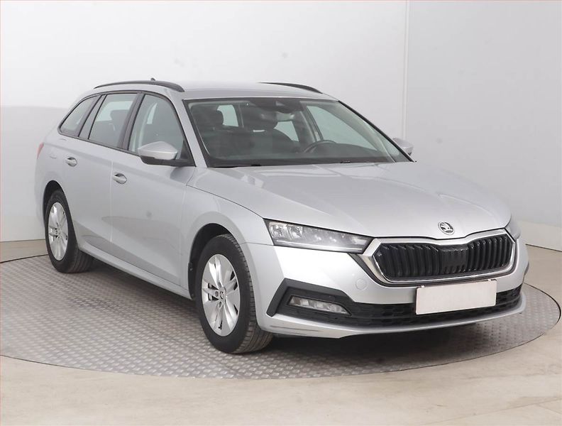 Škoda Octavia (2022) Ambition 2.0 TDI, ČR,1.maj - fotografie inzerátu