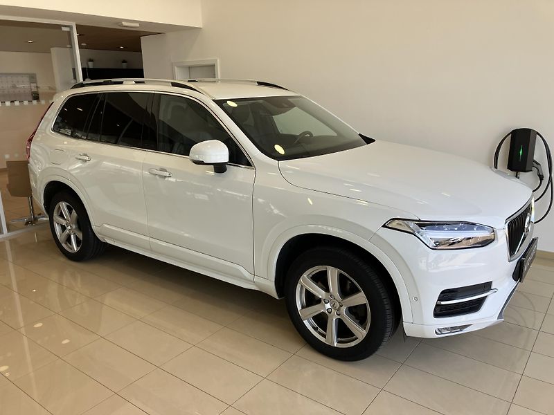 Volvo XC90 D5 AWD Momentum AT8, ČR - fotka 2 z 50