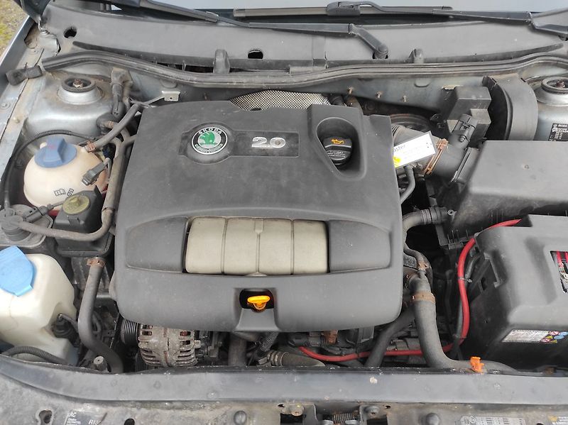 Škoda Octavia 2.0 Ambiente Combi - fotka 15 z 17