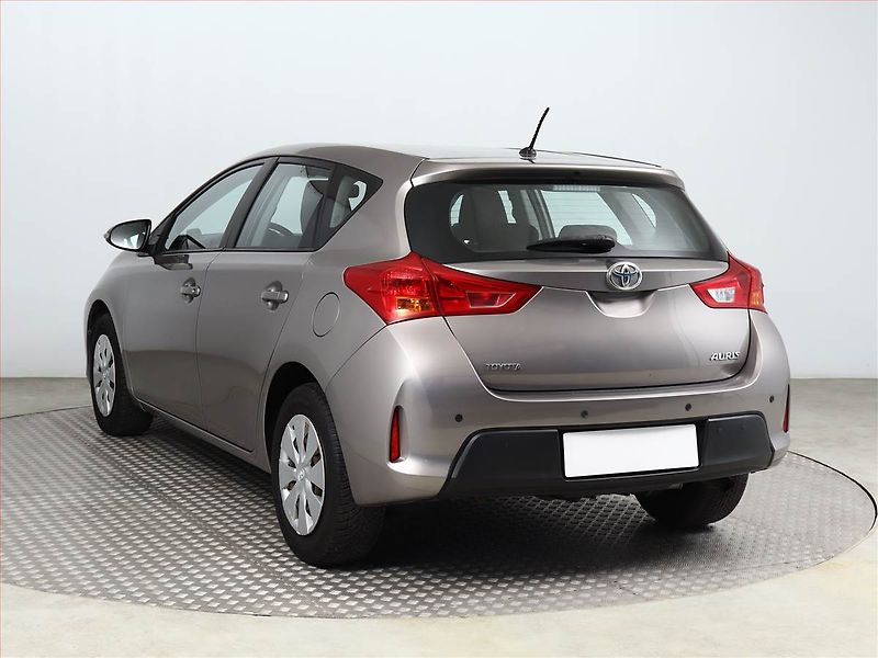 Toyota Auris (2013) 1.6 Valvematic - fotka 4 z 14