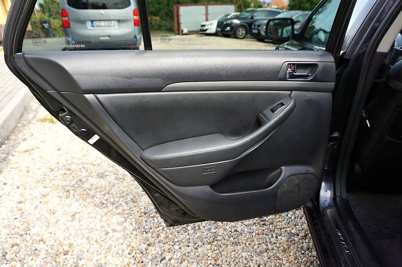 Toyota Avensis (2007) 2,4 16V 120 kW - fotka 16 z 29