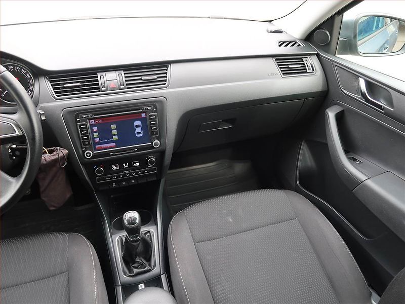 Škoda Rapid (2013) Ambition 1.2 TSI, Serv.kniha - fotka 8 z 16
