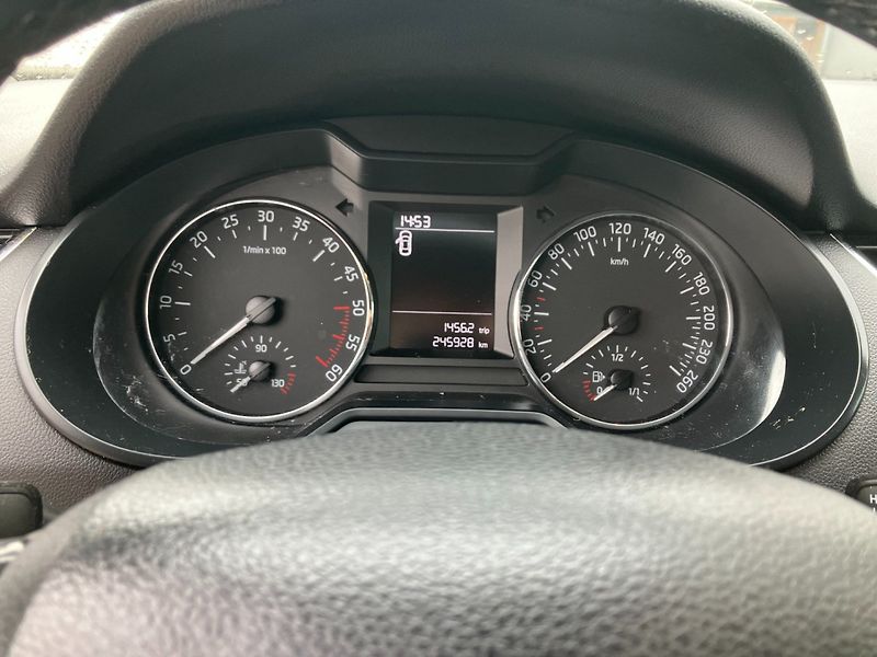 Škoda Octavia (2015) 1.6TDI 81kW VÝHŘEV SED TAŽNÉ - fotka 20 z 23