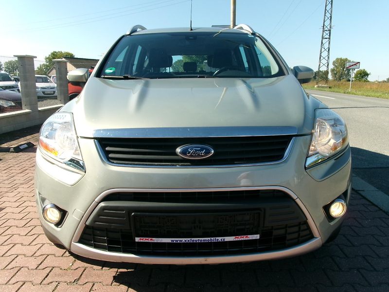Ford Kuga 2,0TDCI AUTOKLIMA 4x4 TAŽNÉ - fotka 3 z 30