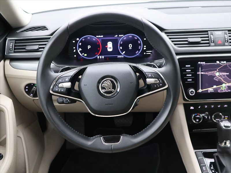 Škoda Superb 2,0 TDI DSG 4x4 CZ Style DPH - fotka 19 z 34