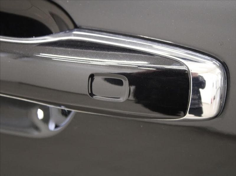 Volvo XC90 2,0 T8 Ultimate Bright B&W Vzd - fotka 24 z 25
