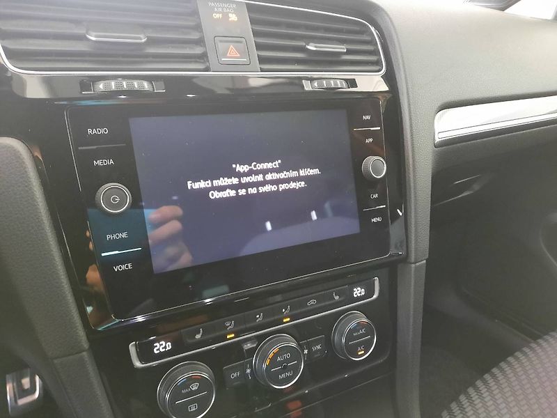 Volkswagen Golf (2017) 1.5 TSI (110kW/150k) DSG, R-Li - fotka 6 z 21