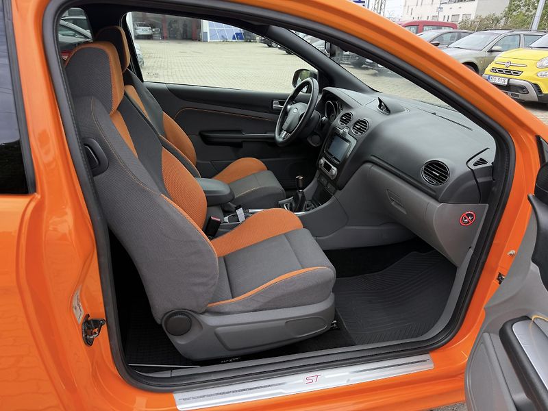 Ford Focus ST 2.5i 166 kW - fotka 14 z 24