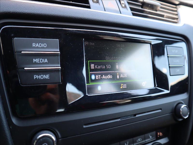 Škoda Octavia 2,0 RS TDi Nové Rozvody, Brzdy - fotka 18 z 32
