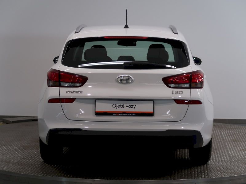 Hyundai i30 (2018) 1.6CRDI 85kW - fotka 9 z 29
