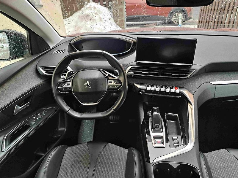 Peugeot 5008 (2023) 1,5 HDI  EAT8 ALLURE  LED NAVI - fotka 17 z 21