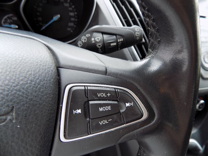 Ford C-MAX (2016) 1.0 Eco-Boost/ČR/Klimatizace/ - fotka 26 z 31