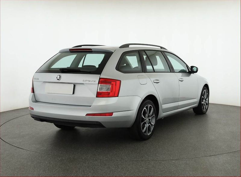 Škoda Octavia (2013) Elegance 2.0 TDI, Serv.kniha - fotka 5 z 16