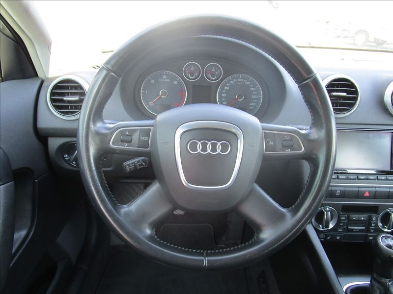 Audi A3 Sportback 1.6TDi  aut. klima, - fotka 8 z 37