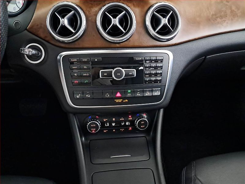 Mercedes-Benz GLA (2014) 220 CDI 4MATIC, 4X4 - fotka 12 z 25