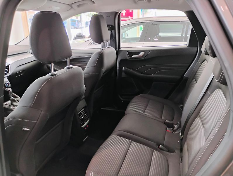 Ford Kuga 1.5T EcoBoost, Titanium  - fotka 9 z 26