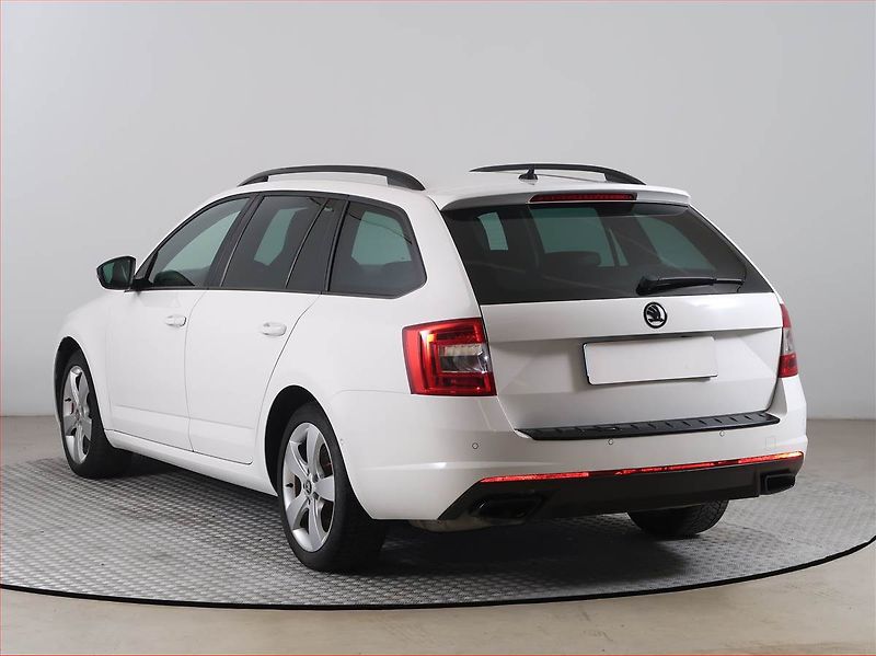 Škoda Octavia (2015) RS 2.0 TDI, Automat, Navi - fotka 4 z 18