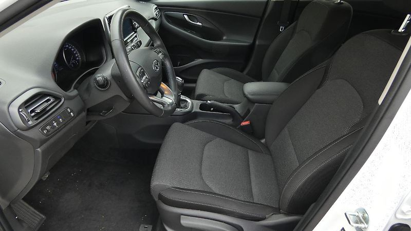 Hyundai i30 Kombi 1.5 T-GDI mHEV Smart - fotka 19 z 23