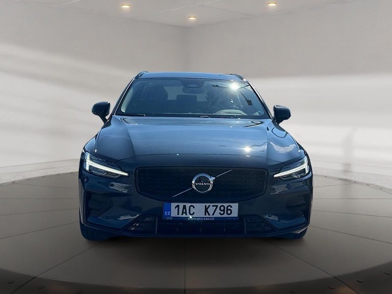Volvo V60 (2024) PLUS DARK B4 145kW TAŽNÉ CZ - fotka 2 z 11