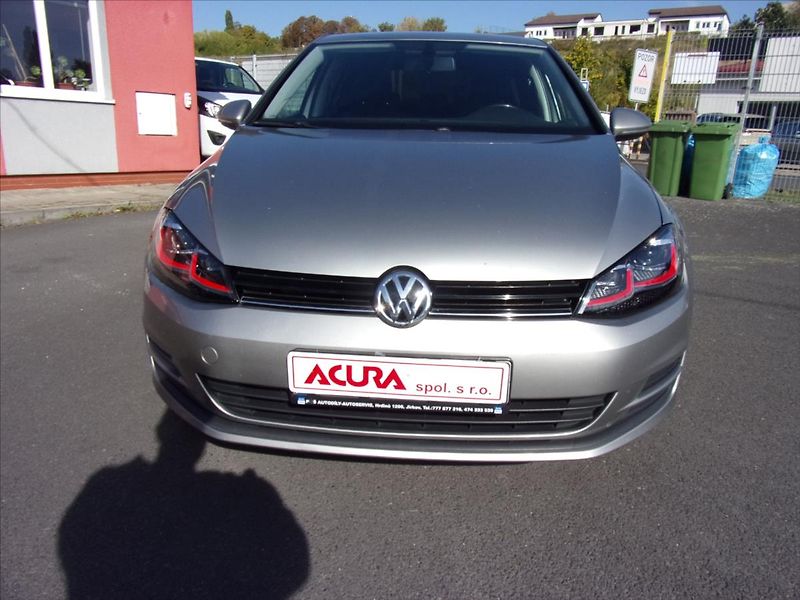 Volkswagen Golf 1,2 TSI - fotka 9 z 24