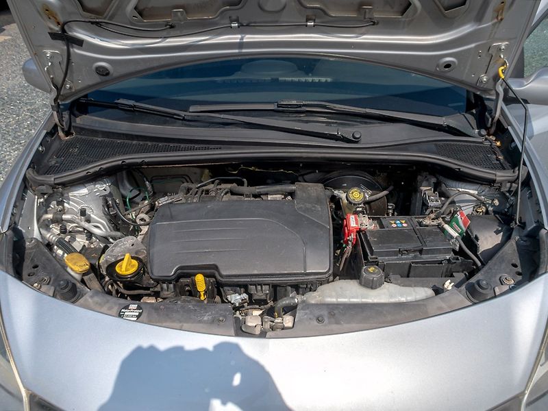 Renault Clio (2006) 1.2i 55KW - fotka 30 z 35