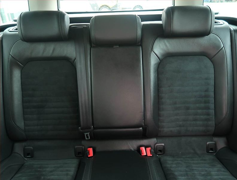 Volkswagen Passat (2015) Highline 2.0 TDI, Serv.kniha - fotka 10 z 19