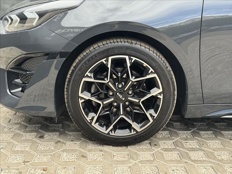 Kia ProCeed 1,5 T-GDI GT-Line 7DCT ČR - fotka 10 z 12