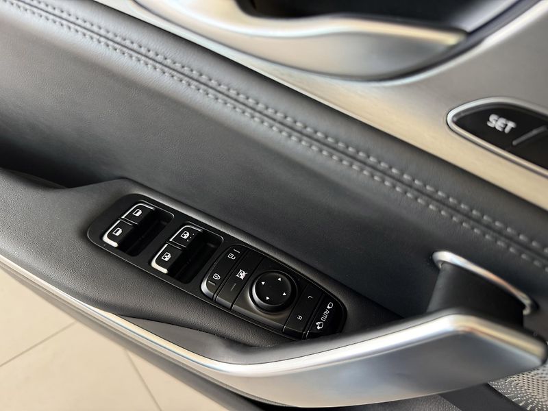 Kia Stinger 3,3TGDI V6*4WD*HUD*360kam*DPH - fotka 35 z 44