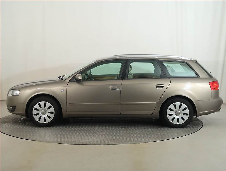Audi A4 (2005) 2.0, po STK, Tažné, rezervace - fotka 3 z 13