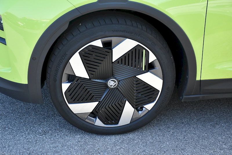Škoda Elroq (2026) RS 250 KW 4X4 Maxx paket - fotka 30 z 30