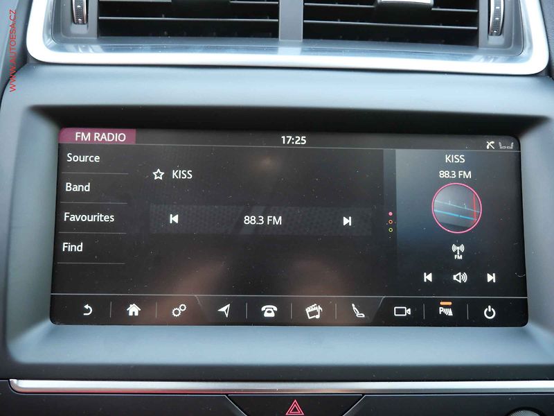 Jaguar E-Pace (2018) 2.0 D D150, LED, navi, kamera - fotka 17 z 21