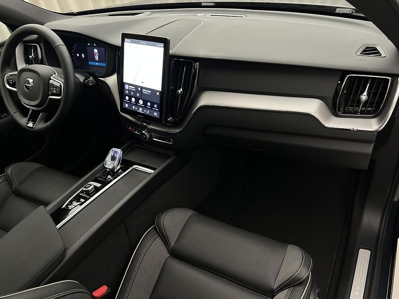 Volvo XC60 B5 AWD BLACK EDITION PLUS AUT  - fotka 24 z 43