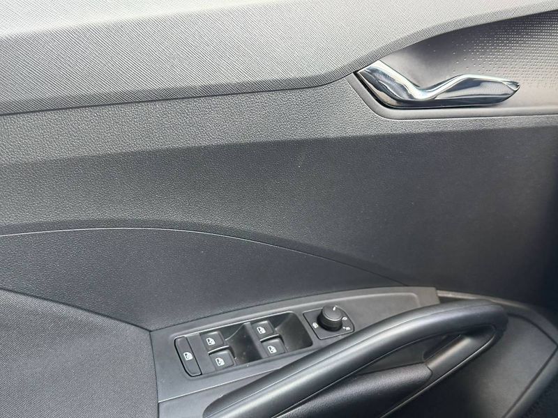 Škoda Fabia Selection 1,0 MPI 59 kW 5° MP - fotka 26 z 28