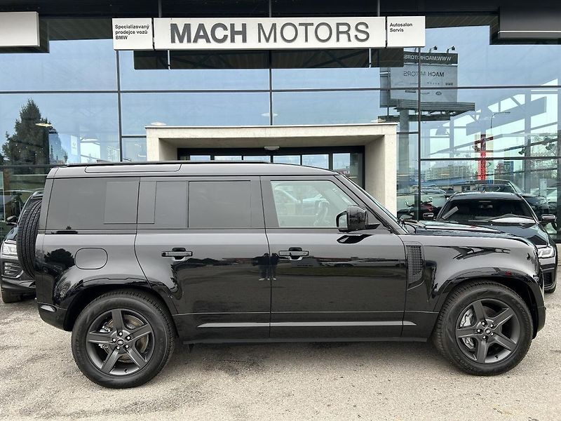 Land Rover Defender 110 D300 X-Dynamic SE - fotka 4 z 18