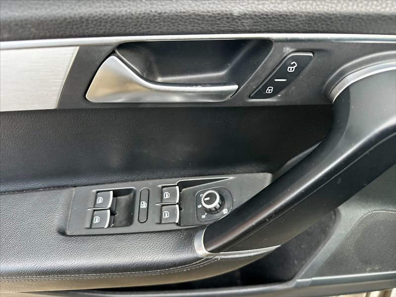 Volkswagen Passat 2,0 TDI 103kW DSG Highline - fotka 18 z 40