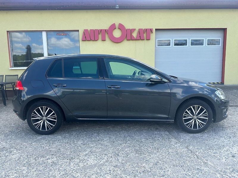 Volkswagen Golf 1.2TSi 63kW/Tempomat/Výhřev - fotka 2 z 23