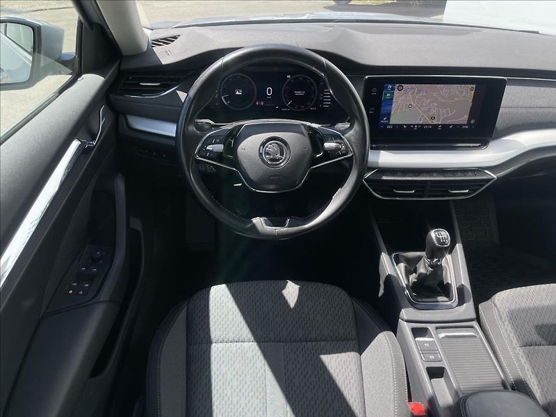 Škoda Octavia 2,0 TDI Combi Style Plus TAŽNÉ - fotka 9 z 22