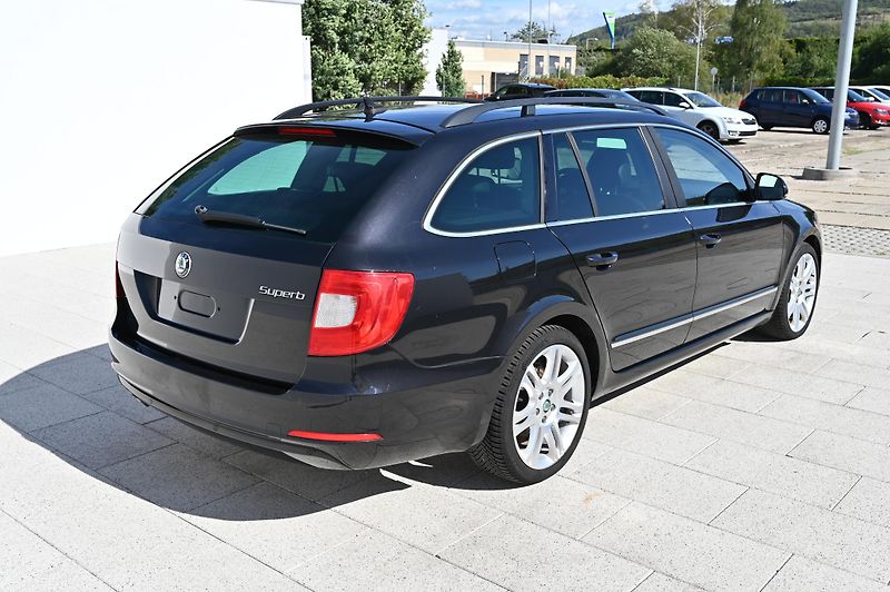 Škoda Superb 2.0TDI 125KW DSG Rezervace - fotka 5 z 56