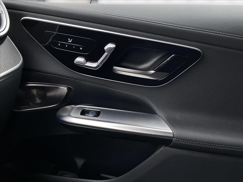 Mercedes-Benz GLC 300 de 4M AMG - hybrid - fotka 18 z 29