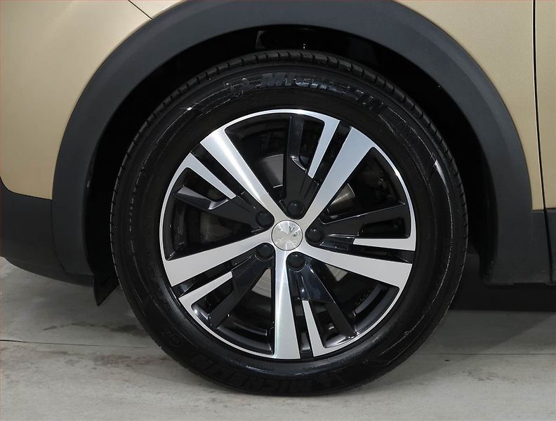 Peugeot 3008 (2018) Allure 1.6 BlueHDi, Automat - fotka 15 z 21