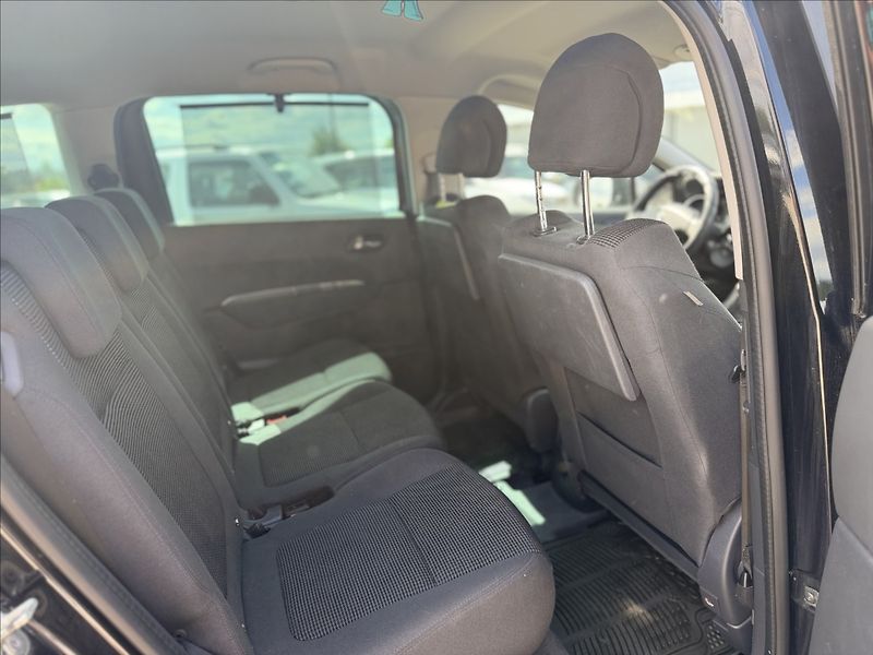 Peugeot 5008 1,6 HDI 7MÍST NAVI TAŽNÉ - fotka 23 z 27