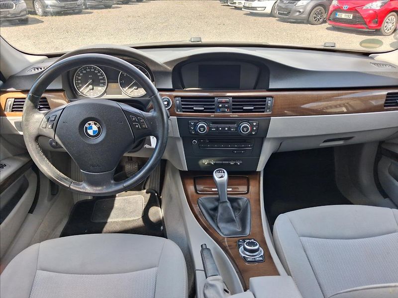 BMW Řada 3 2,0 - fotka 10 z 15