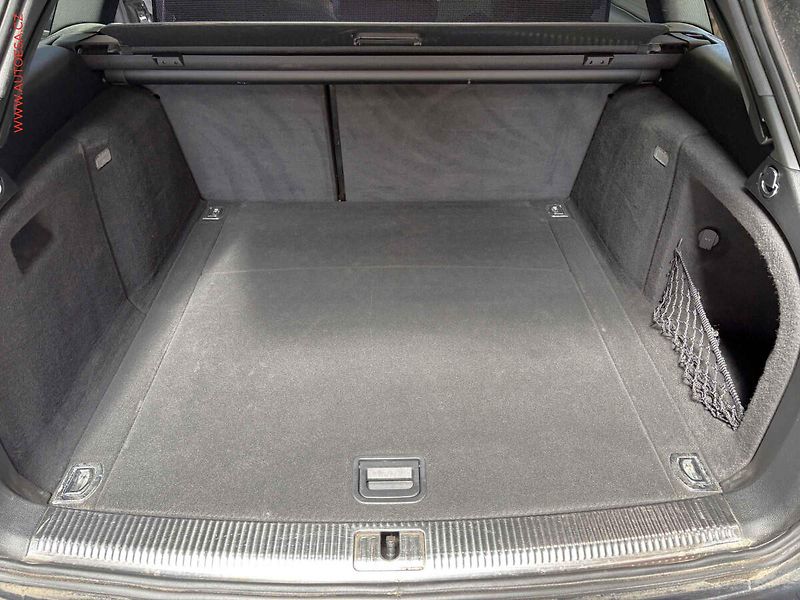 Audi A4 (2010) 2.0 TDi, S-line, bixen, +ALU - fotka 7 z 19