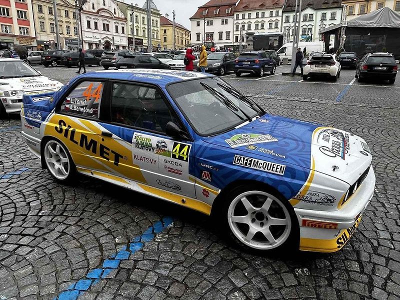 Tragédie, která se odehrála v rámci 58. ročníku Rallye Šumava, kdy po nehodě zemřela navigátorka Alena Krejčíková (41), nezasáhla jen příznivce rallye, ale její kamarády, jelikož byla na Klatovsku doma.