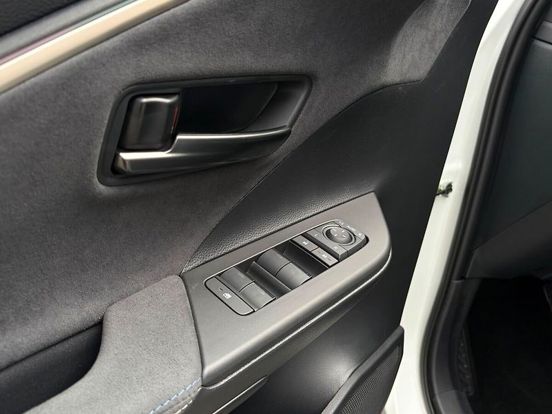 Toyota C-HR 2.0 PHEV Executive - fotka 6 z 21