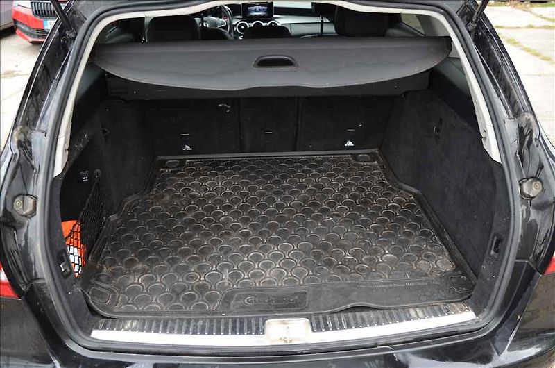 Mercedes-Benz Třídy C (2016) 250 COMBI  4MATIC AT - fotka 23 z 23