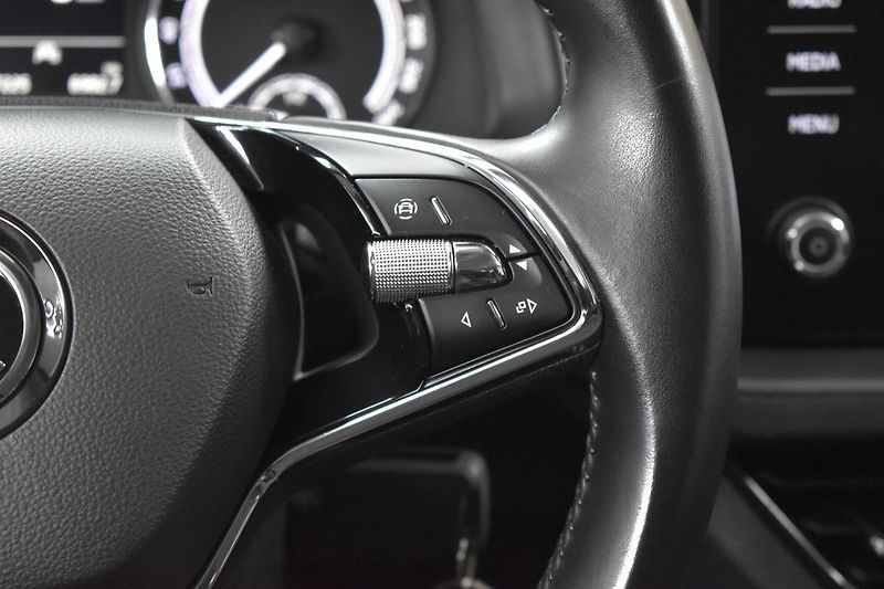 Škoda Scala 1.6 TDI 85kW ACC*Mirror Link* - fotka 16 z 32